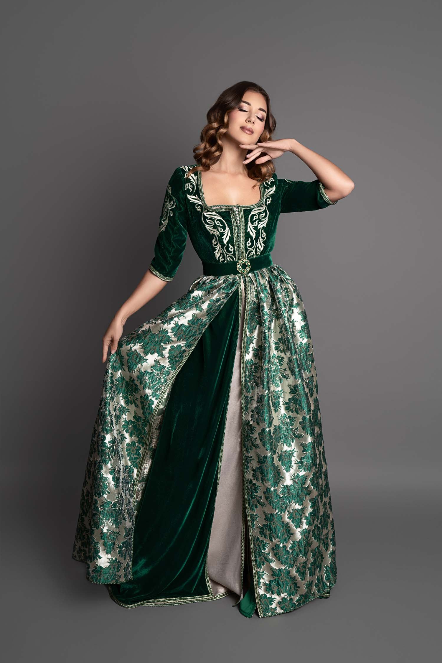 Green velvet Versaille caftan for henna, henna, wedding party