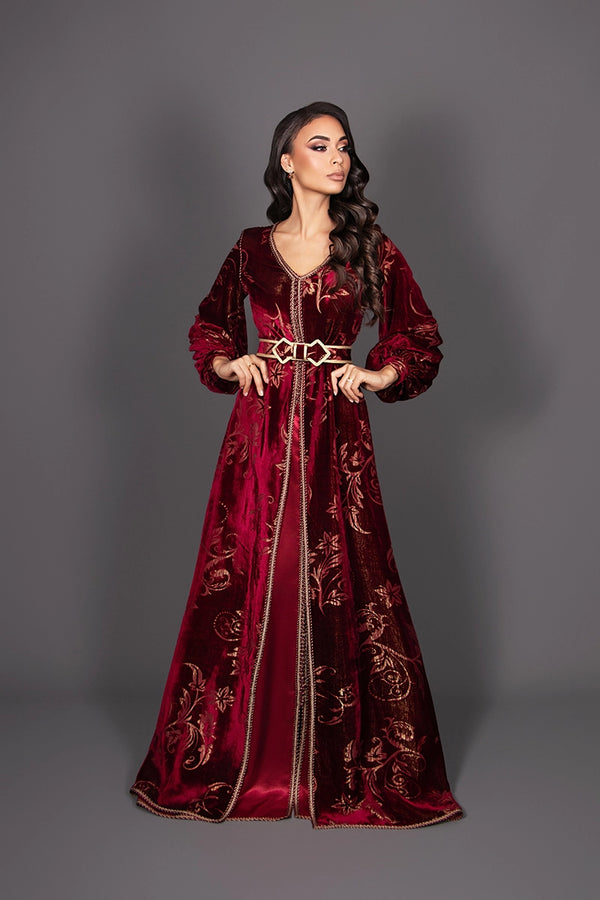 Caftan en velour bordeau avec finition sfifa or et ceinture artisanale 