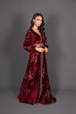 Caftan en velour bordeau avec finition sfifa or et ceinture artisanale 