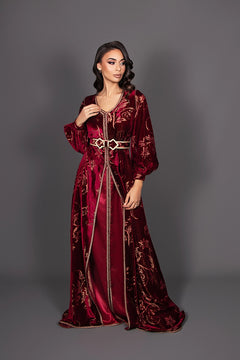 Caftan en velour bordeau avec finition sfifa or et ceinture artisanale 