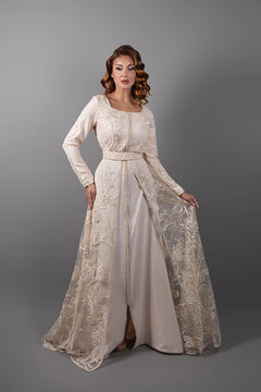 Caftan marocain Garancia en tissu fluide avec dentelle florale raffinée
