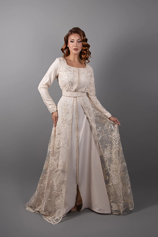Caftan marocain Garancia en tissu fluide avec dentelle florale raffinée