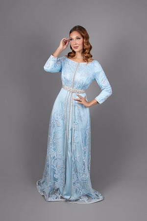 Tenue orientale élégante Sorane avec dentelle brodée et détails perlés