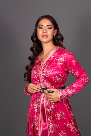 Caftan marocain en dentelle et satin de soie orange nakarat